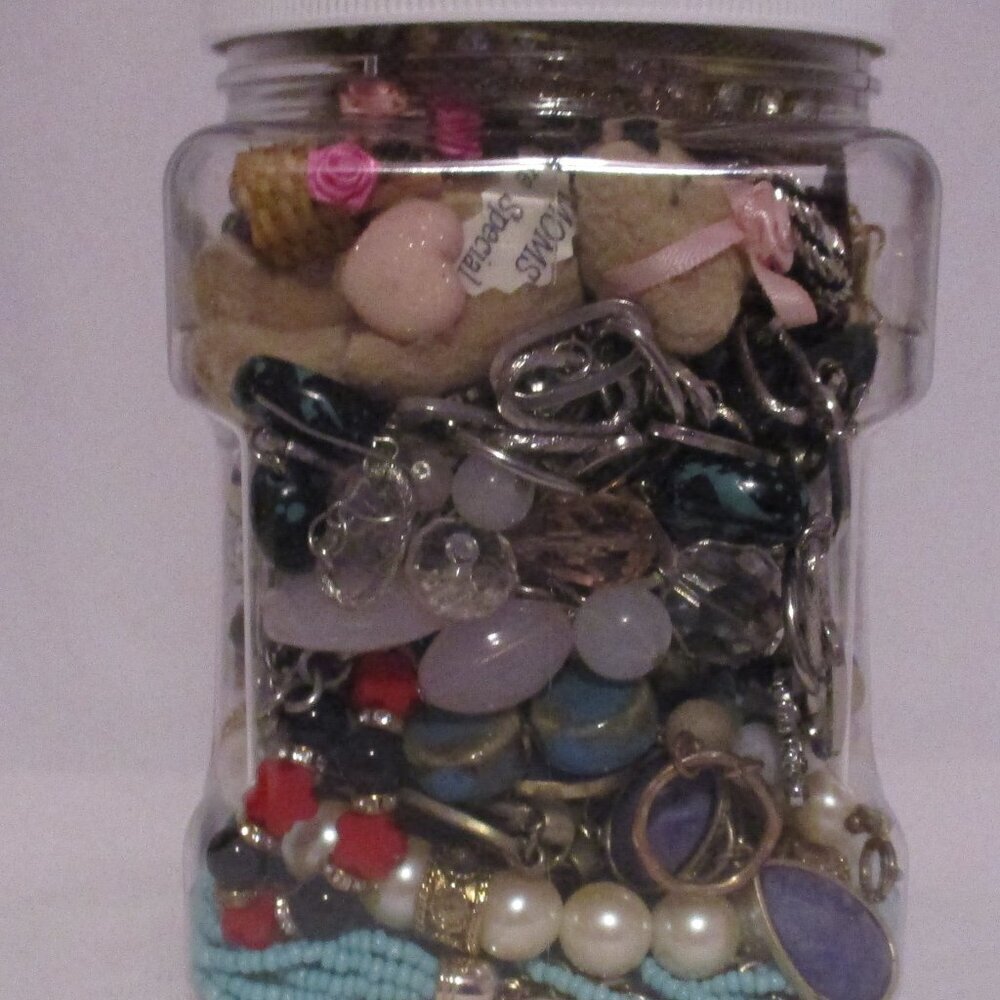 Mystery Jewelry Jar 2.10 LB Lot Necklaces Bracelets Brooches Pendants Chains - Picture 2 of 12